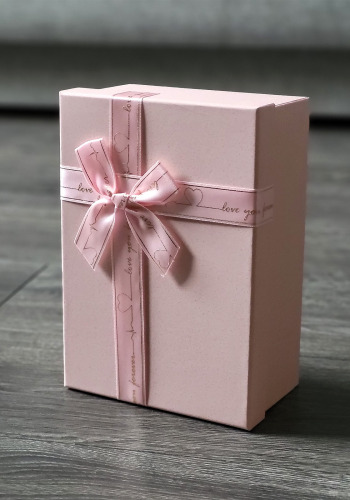 Подарочная коробка с бантом Gift box 2
