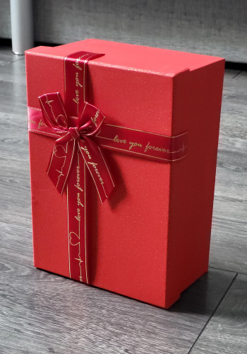 Подарочная коробка с бантом Gift box 3