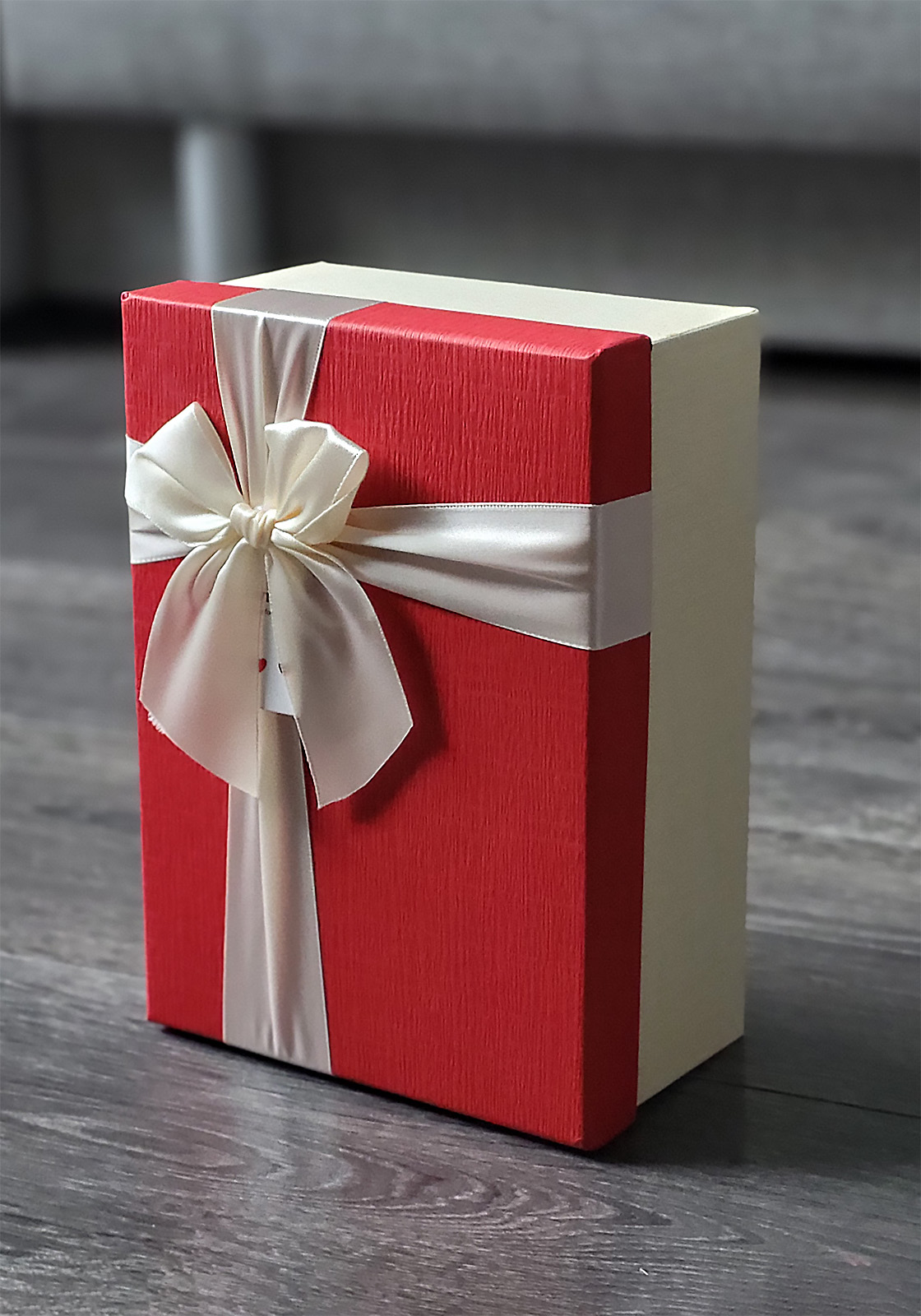 Подарочная коробка с бантом Gift box 1