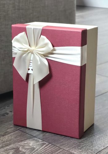 Подарочная коробка с бантом Gift box 11