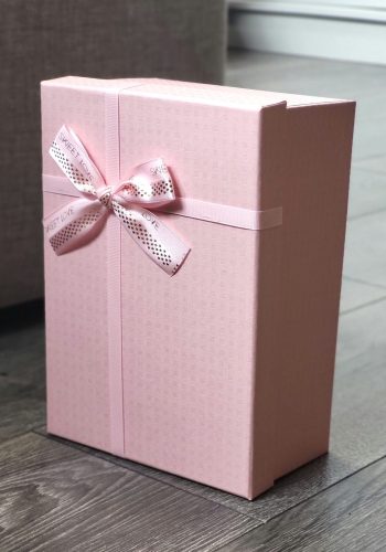 Подарочная коробка с бантом Gift box 9